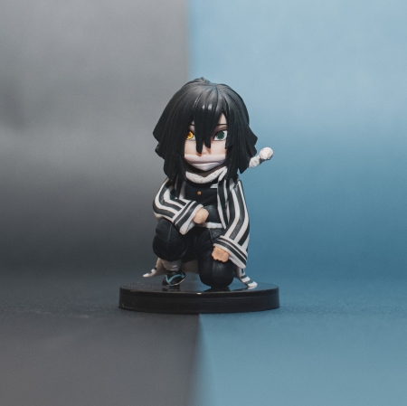 Demon Slayer - Obanai Iguro  ( kneeling position )  mini action figure 