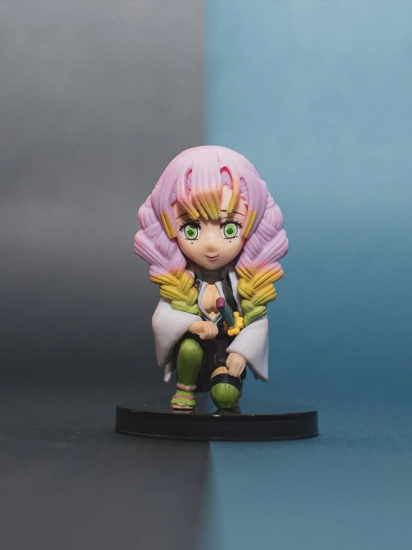 Demon Slayer - Mitsuri Kanroji ( kneeling position ) mini action figure 